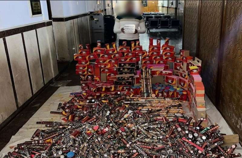 الأمن العام يحبط محاولة تاجر ترويج 250 ألف قطعة ألعاب نارية بأسواق الشرقية