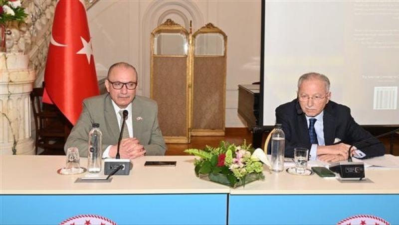 السفير التركي و البروفيسور إحسان اوغلو