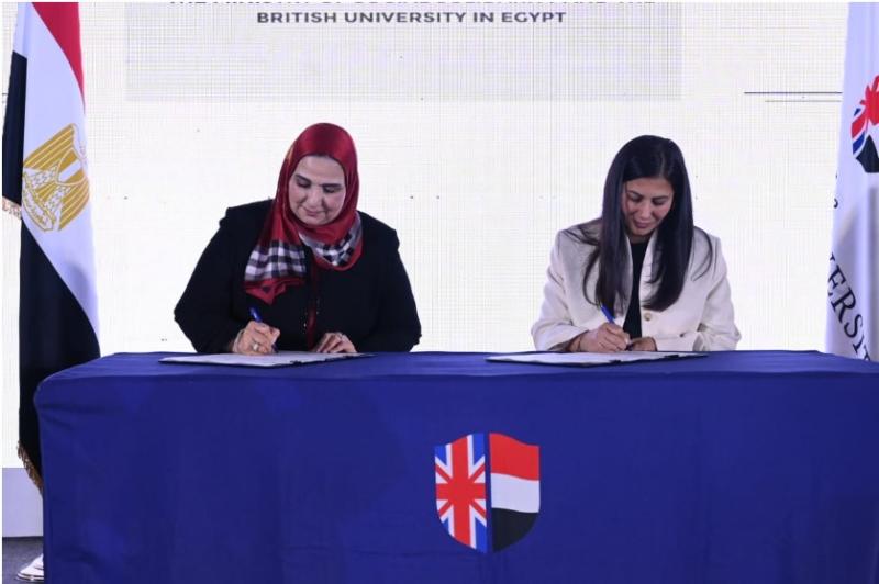 «القباج» توقع بروتوكولًا مع الجامعة البريطانية في مصر لإنشاء وحدة للتضامن الاجتماعي (صور)