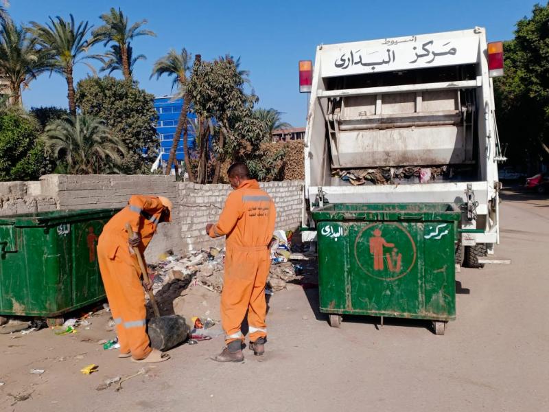 محافظ أسيوط: رفع 265 طن قمامة خلال حملات نظافة وتسوية وتمهيد طرق بمركزي ديروط وابوتيج