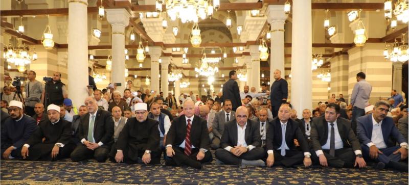 محافظ القاهرة يشهد صلاة الجمعة الاخيرة من شهر رمضان المعظم بحضور وزير الاوقاف