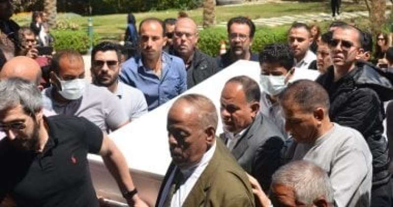 وصول جثمان الراحل أحمد فتحى سرور إلى مسجد الشربتلى لأداء صلاة الجنازة