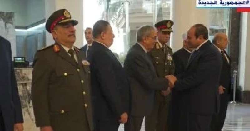 عمرو موسى يستقبل الرئيس السيسى في مقر حفل إفطار الأسرة المصرية