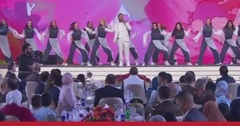 الفنان أحمد سعد يقدم أغنية ”العيد أهو جه” أمام الرئيس السيسى بإحتفاليه عيد الفطر
