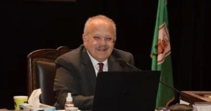 رئيس جامعة القاهرة 