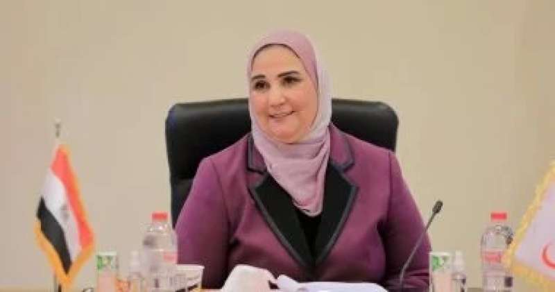 وزيرة التضامن تستعرض تقريرًا عن خدمات المشروع القومي للحفاظ على كيان الأسرة المصرية