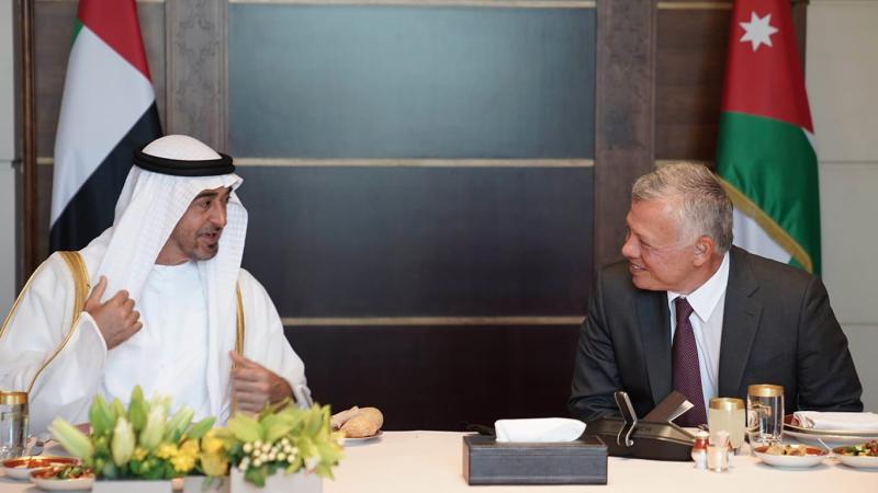 ملك الأردن ورئيس الإمارات يؤكدان هاتفيًا أهمية تنسيق الجهود العربية في ظل تطورات الإقليم