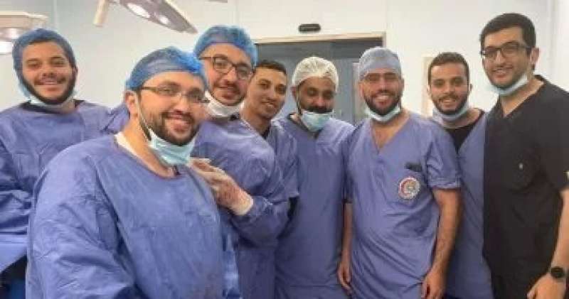 فريق طبى بمستشفى جامعة القناة يجرى عملية استئصال للقولون بالمنظار الجراحى