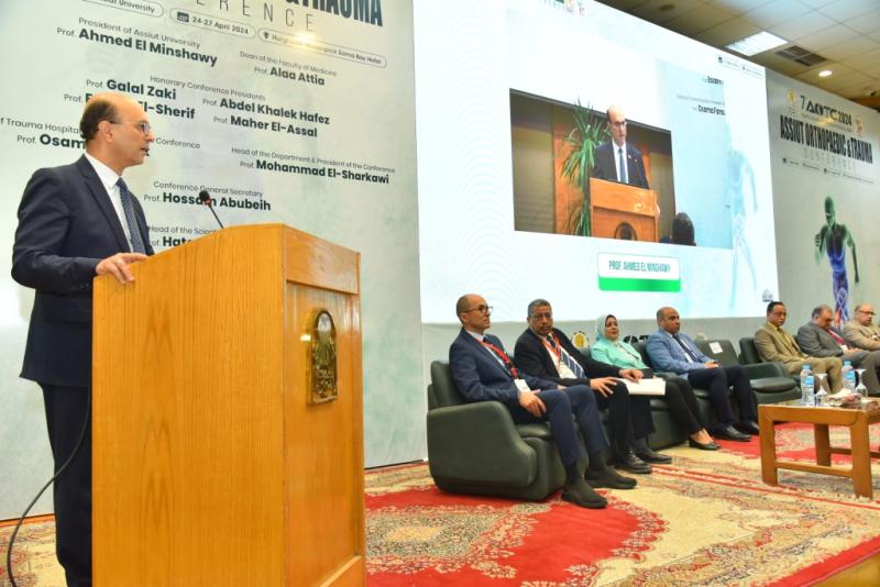 رئيس جامعة أسيوط يشهد انطلاق المؤتمر السابع لقسم جراحة العظام والإصابات