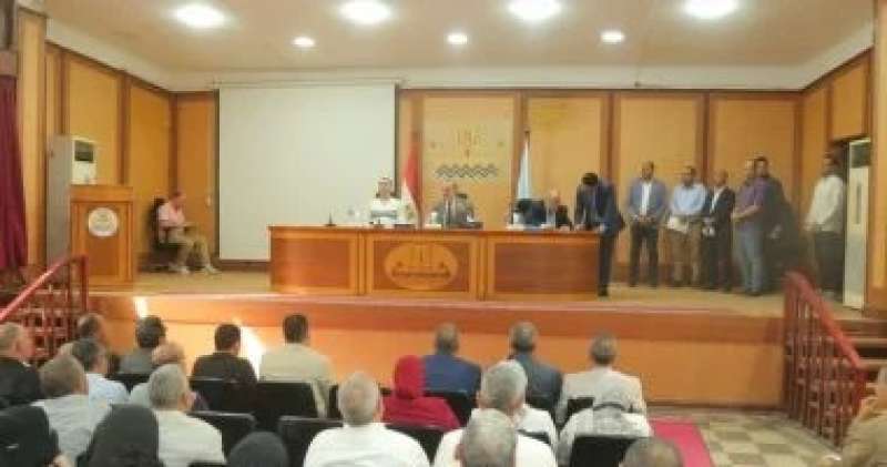 محافظ كفر الشيخ يناقش الاستعدادات النهائية لتطبيق قانون التصالح الجديد
