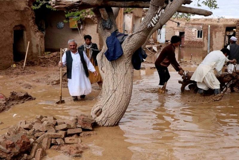 مصرع وإصابة 102 شخص في أفغانستان جراء الفيضانات