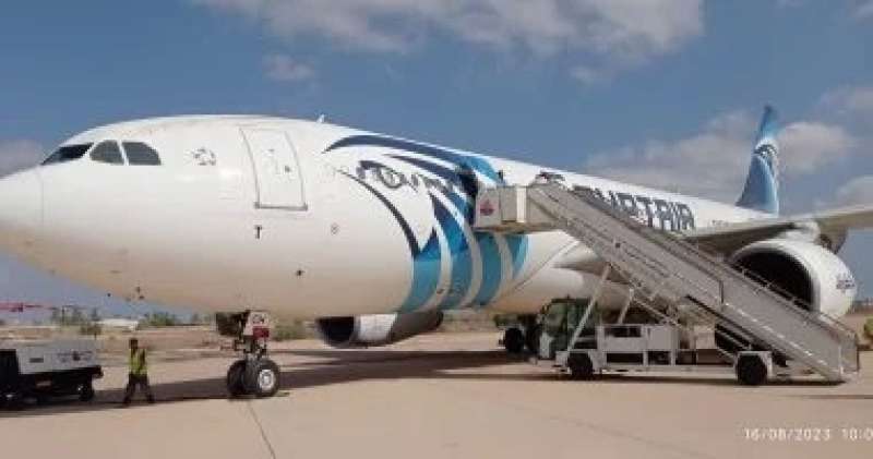 مصر للطيران تستأنف رحلاتها إلى دبى بعد تعليقها يوم بسبب الأحوال الجوية