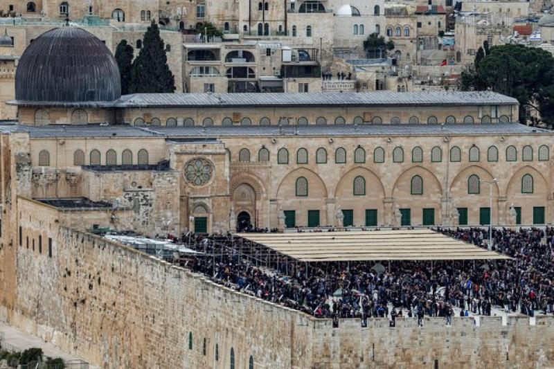 وزير الأوقاف الأردني يدين تدنيس جماعات يهودية متطرفة باحات المسجد الأقصى