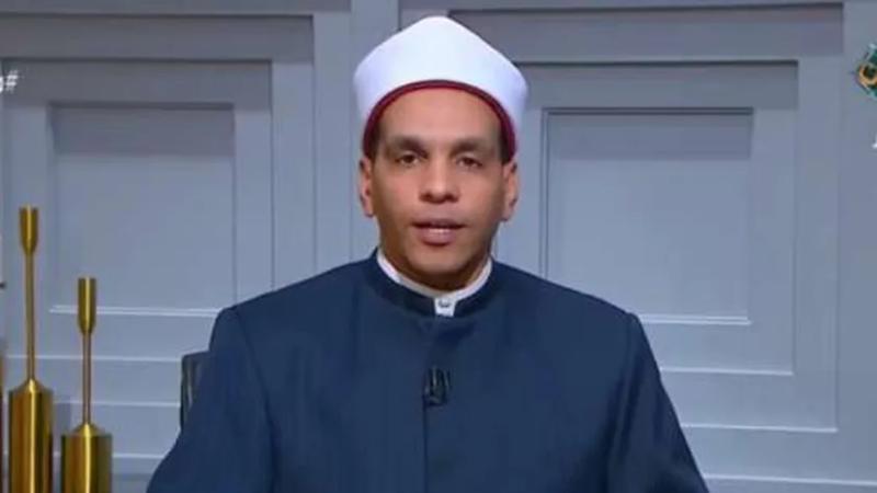 أمين الفتوى: تسييد النبي ﷺ في التشهد لا يبطل الصلاة | فيديو