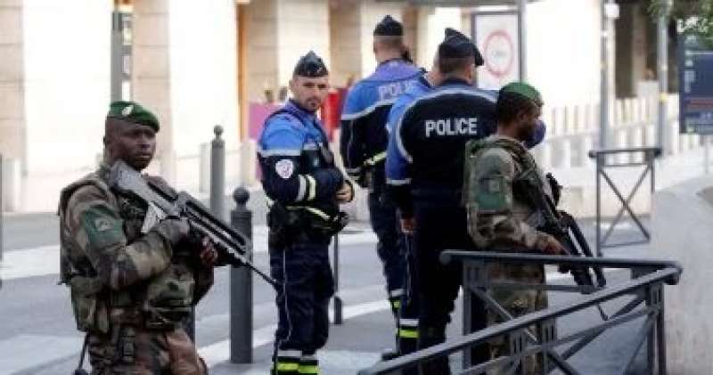 لقوات الفرنسية تعتقل مشتبه فيه هدد بتفجير القنصلية الإيرانية فى باريس