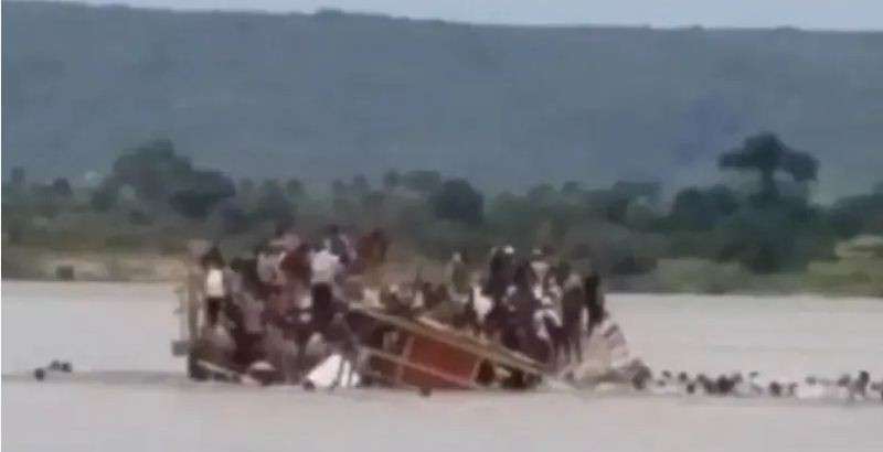 غرق قارب ومصرع العشرات في إفريقيا الوسطى