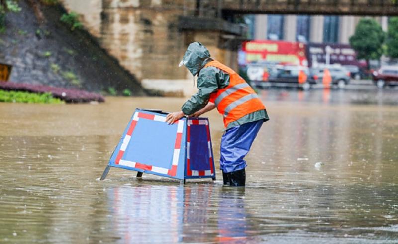 تحذيرات في الصين من عواصف رعدية وفيضانات بجنوب البلاد