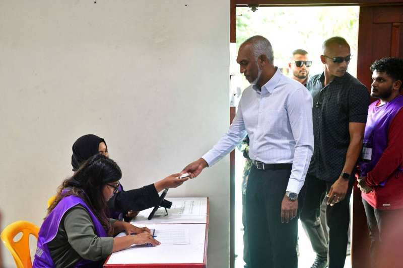 مراكز الاقتراع بجزر المالديف تغلق أبوابها تمهيدًا لفرز الأصوات في الانتخابات البرلمانية