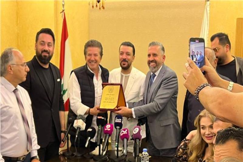 تكريم مصطفى كامل من نقابة الموسيقيين اللبنانية بعد حفلته بلبنان