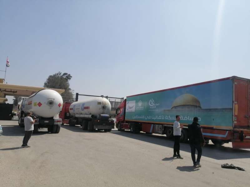 إكسترا نيوز”: دخول 3600 شاحنة محملة بالمساعدات لغزة منذ بداية أبريل الجاري