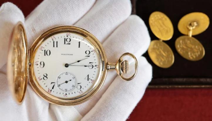 بيع ساعة جيب تخص أغنى رجل على متن السفينة ”تايتانيك” في مزاد علني