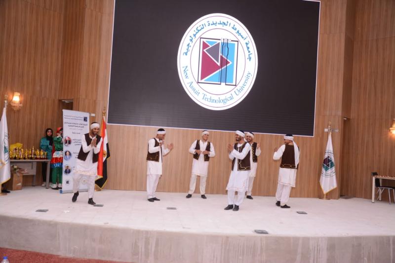 جامعة أسيوط الجديدة التكنولوجية تختتم فعاليات أسبوع شباب جامعات ومدارس إقليم وسط الصعيد