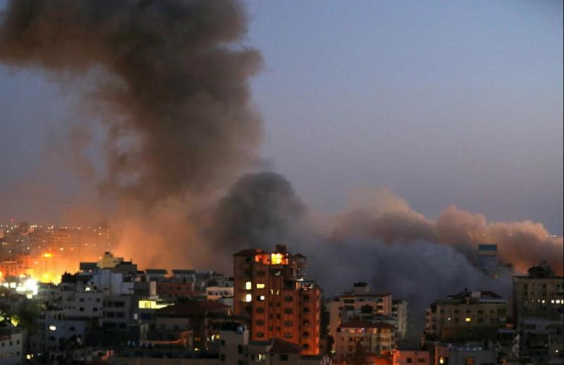 طيران الاحتلال يشن غارة على منطقة المواصى غرب مدينة رفح جنوب قطاع غزة