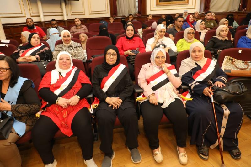 محافظة القاهرة تقيم احتفالا لتكريم الطلبة الفائزين  بالمراكز الاولى بالمسابقة الدينية