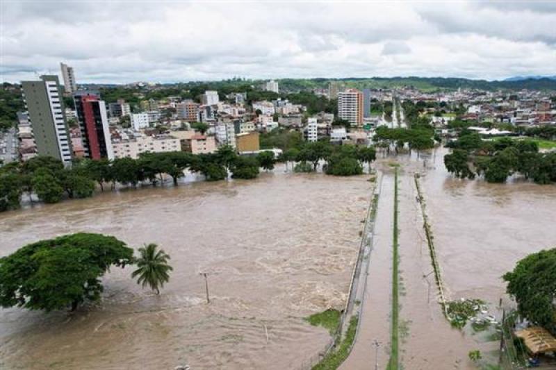 ارتفاع حصيلة ضحايا الفيضانات في البرازيل إلى 56 قتيلا