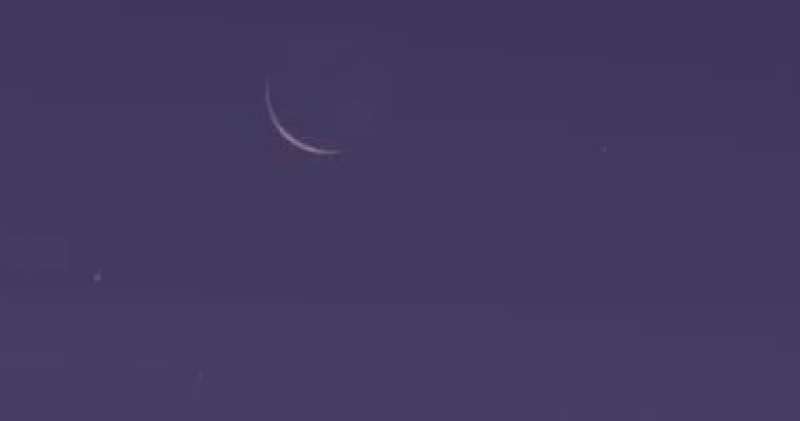 القمر يقترن بعطارد فجر غد فى مشهد بديع يرى بالعين المجردة