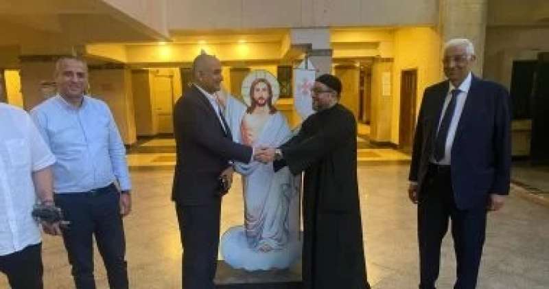 رئيس حى الدقى يزور كنيسة العذراء مريم لتقديم التهنئة بمناسبة عيد القيامة