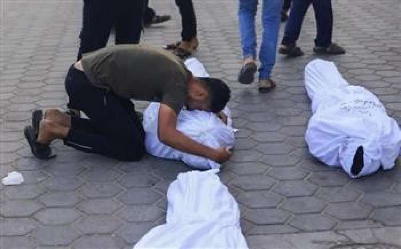 5 شهداء وجرحى في قصف للاحتلال الإسرائيلي استهدف تجمعًا للفلسطينيين في حي تل الهوى