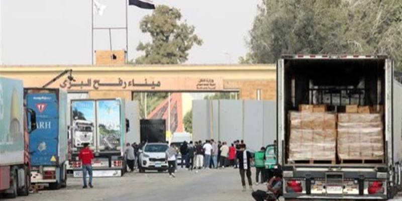 القاهرة الإخبارية: خسائر فادحة في حالة غلق الطرق المؤدية للمعابر إلي غزة