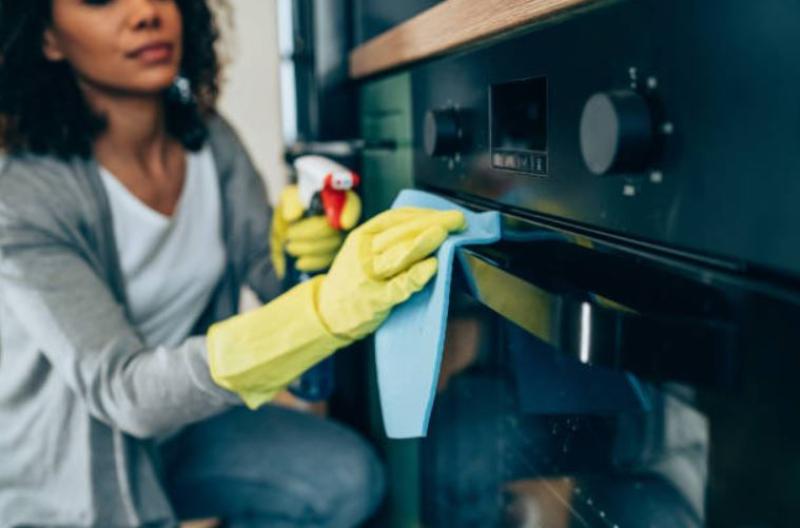 أسرار تنظيف المطبخ: منتجات مزيلة للدهون تضمن النظافة المثالية