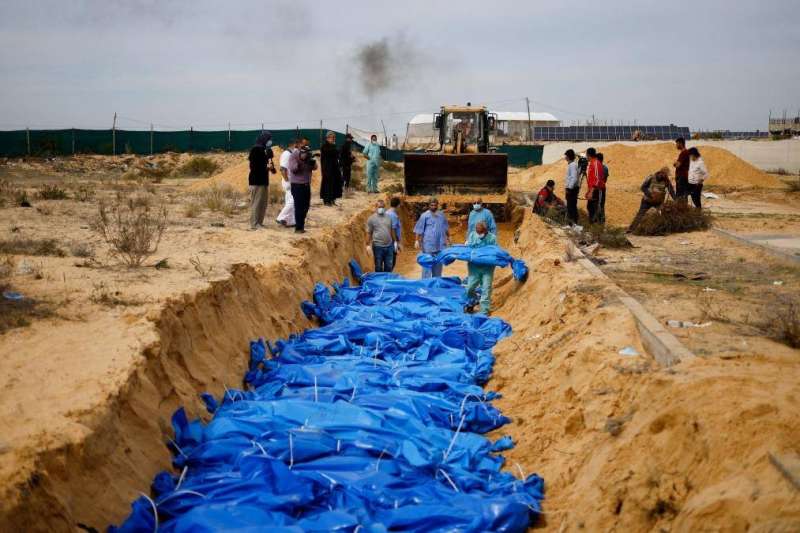 حماس: إعلان اكتشاف 7 مقابر جماعية بمستشفيات غزة دليل جديد على وحشية الاحتلال ضد شعبنا