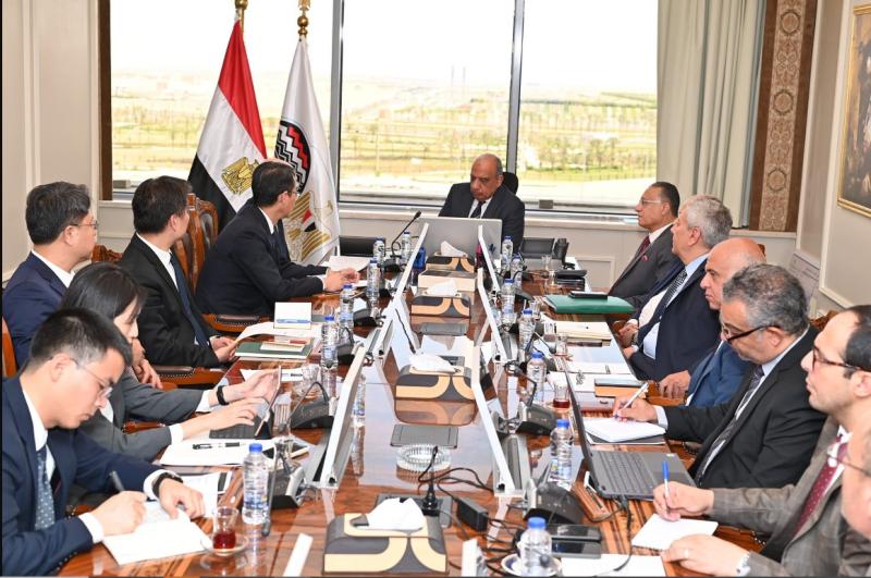 وزير قطاع الأعمال يؤكد الحرص على تنمية العلاقات المصرية الصينية فى كافة المجالات