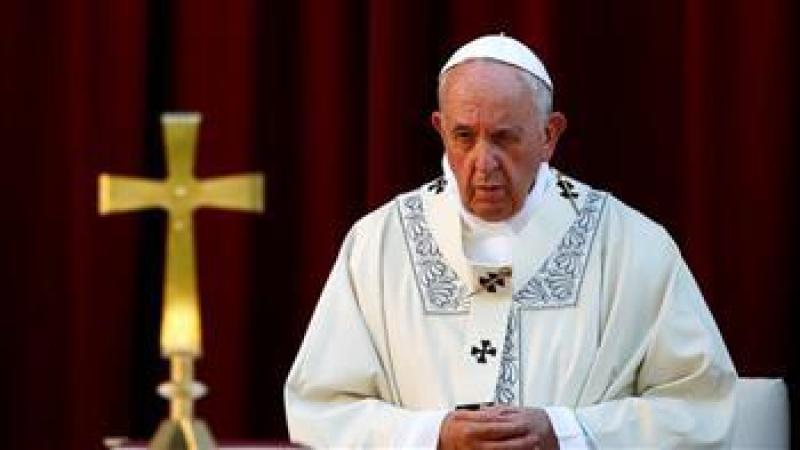 البابا فرانسيس يؤكد استعداده لتسهيل عمليات تبادل الأسرى بين روسيا وأوكرانيا