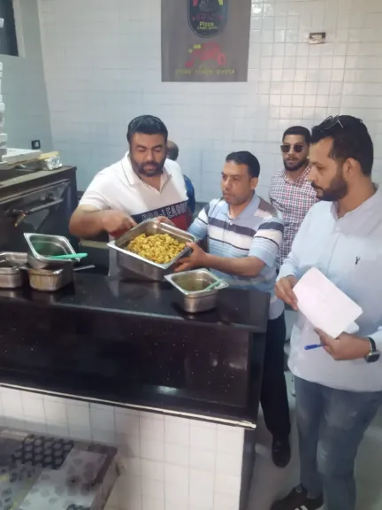 ”صحة المنيا”: ضبط 4600 كيلو جرام أغذية فاسدة في حملة بمركز بني... ”صحة المنيا”: ضبط 4600 كيلو جرام أغذية فاسدة في حملة بمركز بني مزار