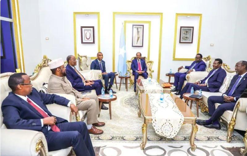 الرئيس الصومالي يترأس مؤتمر المجلس التشاوري الوطني لاستكمال الدستور المؤقت لبلاده