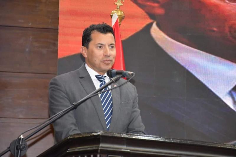 وزير الرياضة يطمئن على بعثة الأهلي في تونس