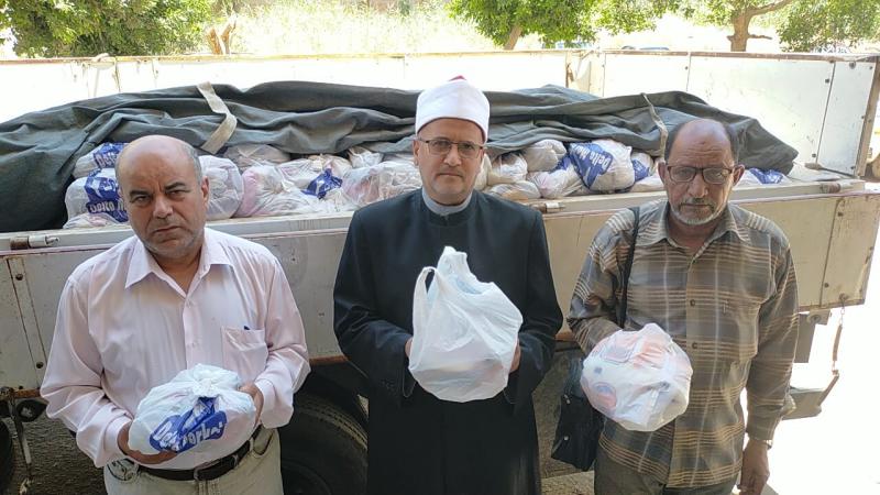 الأوقاف تسليم  1000 شنطة مواد غذائية لتوزيعها على الأسر الأولى بالرعاية بالبحيرة