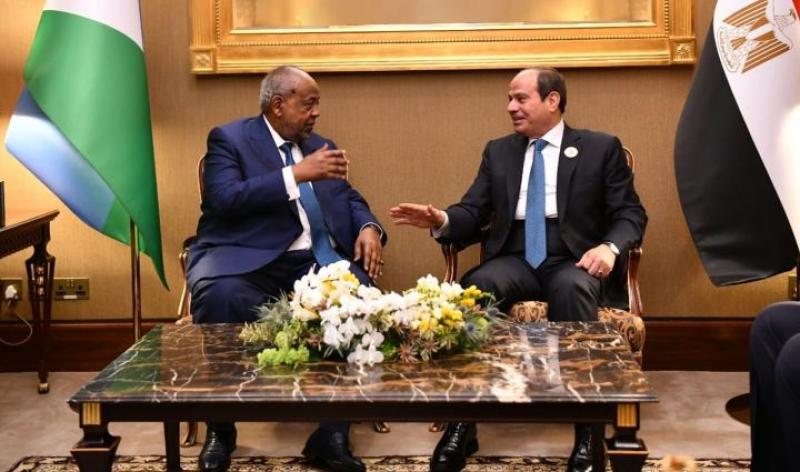 لقاء الرئيس السيسي مع نظيره الجيبوتي على هامش أعمال القمة العربية بالبحرين