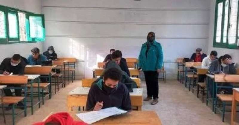 طلاب الشهادة الإعدادية بالقاهرة يؤدون اليوم امتحان العلوم