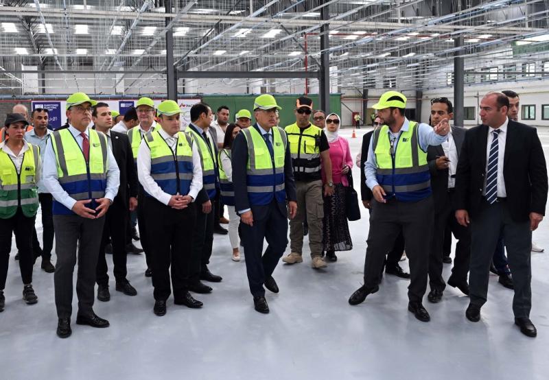 رئيس الوزراء يتفقد الأعمال الإنشائية لأكبر مصنع لـ ”سوميتومو” اليابانية على مستوى العالم بمصر (صور)