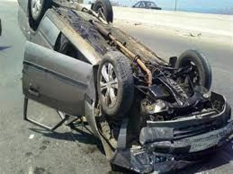 إصابة 4 أشخاص في حادث انقلاب سيارة بالطريق الأوسطي