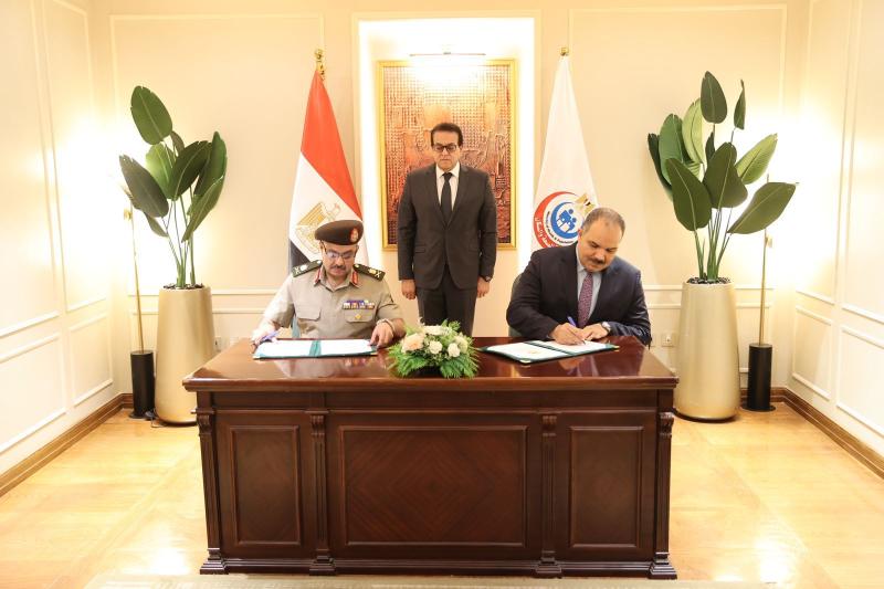 وزير الصحة يشهد توقيع بروتوكول تعاون بين الوزارة وإدارة النظم والمعلومات بالقوات المسلحة