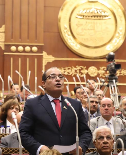 حافظ فاروق يؤدي اليمين الدستورية عضوا بالشيوخ محل الراحل عبد الخالق عياد