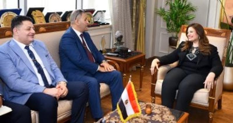 وزيرة الهجرة تستقبل مستثمرين مصريين بأمريكا وتستمع لمقترحاتهما.. صور