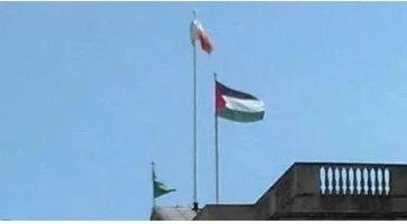 رفع العلم الفلسطيني فوق البرلمان الأيرلندي بعد اعتراف دبلن رسميا بدولة فلسطين