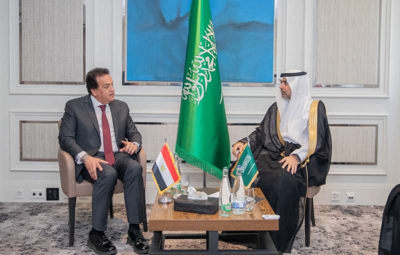 وزير الصحة يلتقي نظيره السعودي لمناقشة الموقف التنفيذي لمشروعات التعاون بين البلدين في القطاع الصحي